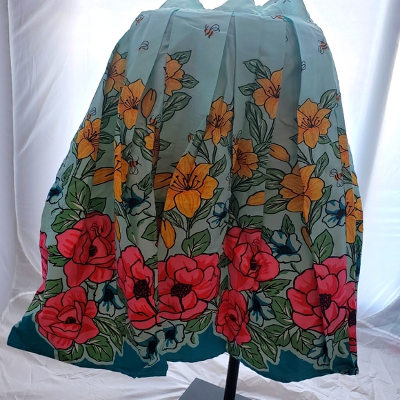 Do you suppose she's a wildflower? - Picture 1 of 5